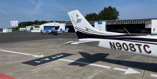 Cessna Skylane (N908TC)