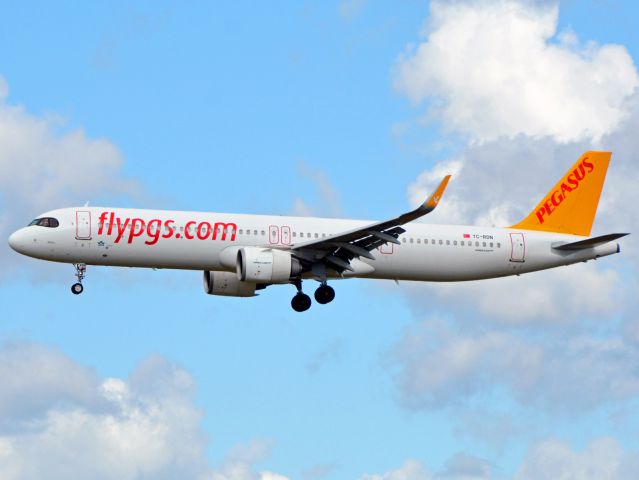 Airbus A321neo (TC-RDN) - Kystvejen RWY22L