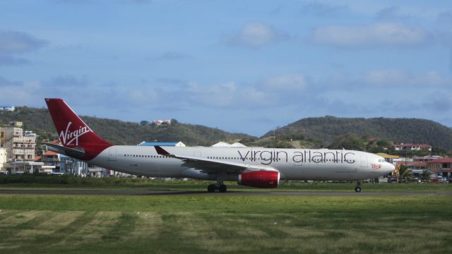 Airbus A330-300 (G-VINE)