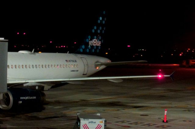 Airbus A320 (N708JB) - getting ready to depart to SDQ early in the morning