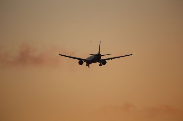 Boeing 777-200 (N78001)