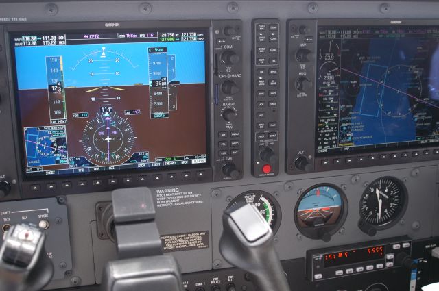 Cessna Skylane (N625HA) - Panel