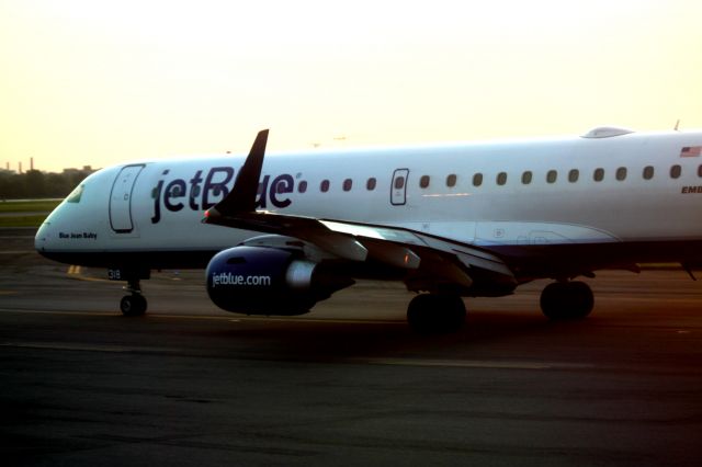 Embraer ERJ-190 (N318JB) - Taxiing to Rwy 19 for Take off, to KBOS, May 29, 2012, 6:13 AM EST