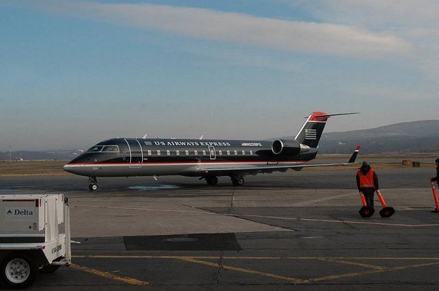 Canadair Regional Jet CRJ-200 (N209PS)