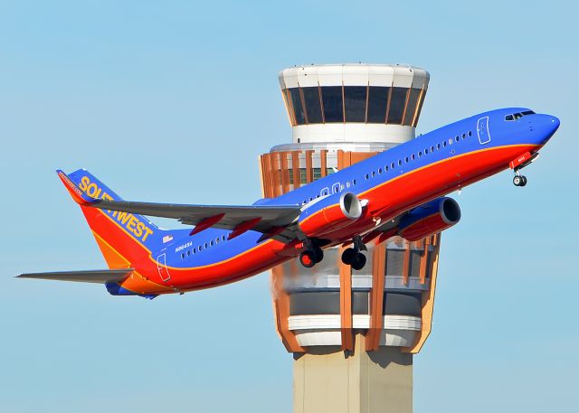 Boeing 737-800 (N8649A)