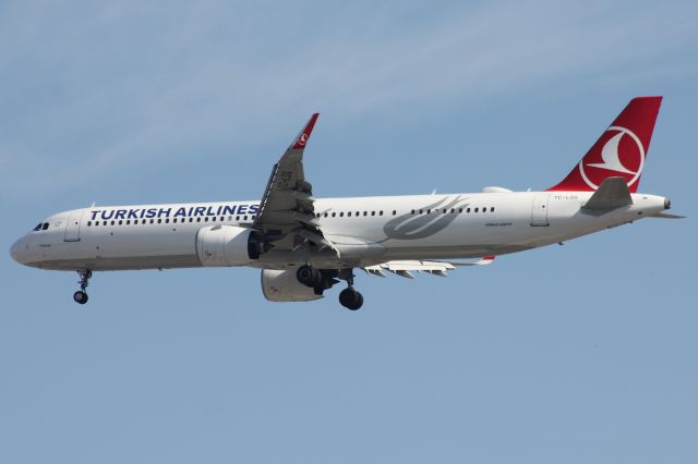 Airbus A321neo (TC-LSG)