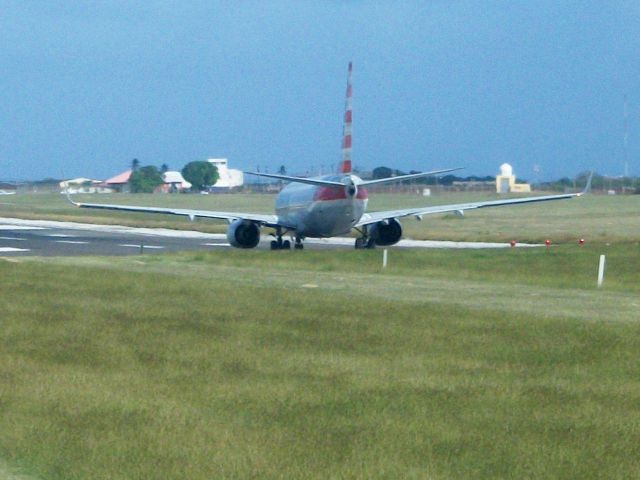 Boeing 737-800 (N832NN)