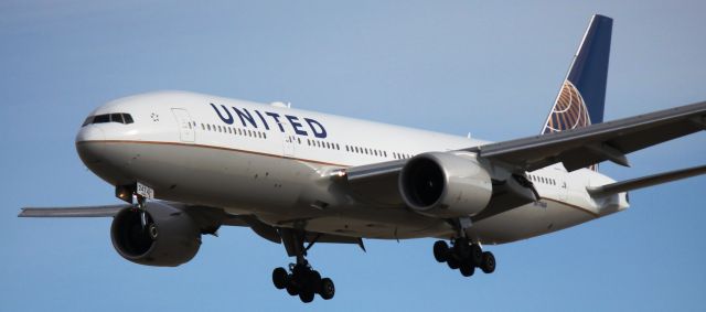 Boeing 777-200 (N774UA) - Landing on 35L.