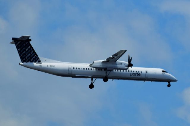 de Havilland Dash 8-400 (C-GKQE)