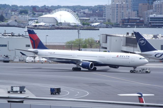 Airbus A330-300 (N826NW)