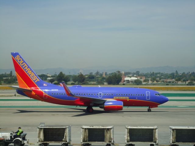 Boeing 737-700 (N211WN)