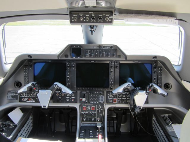 Embraer Phenom 100 (C-GXMP)