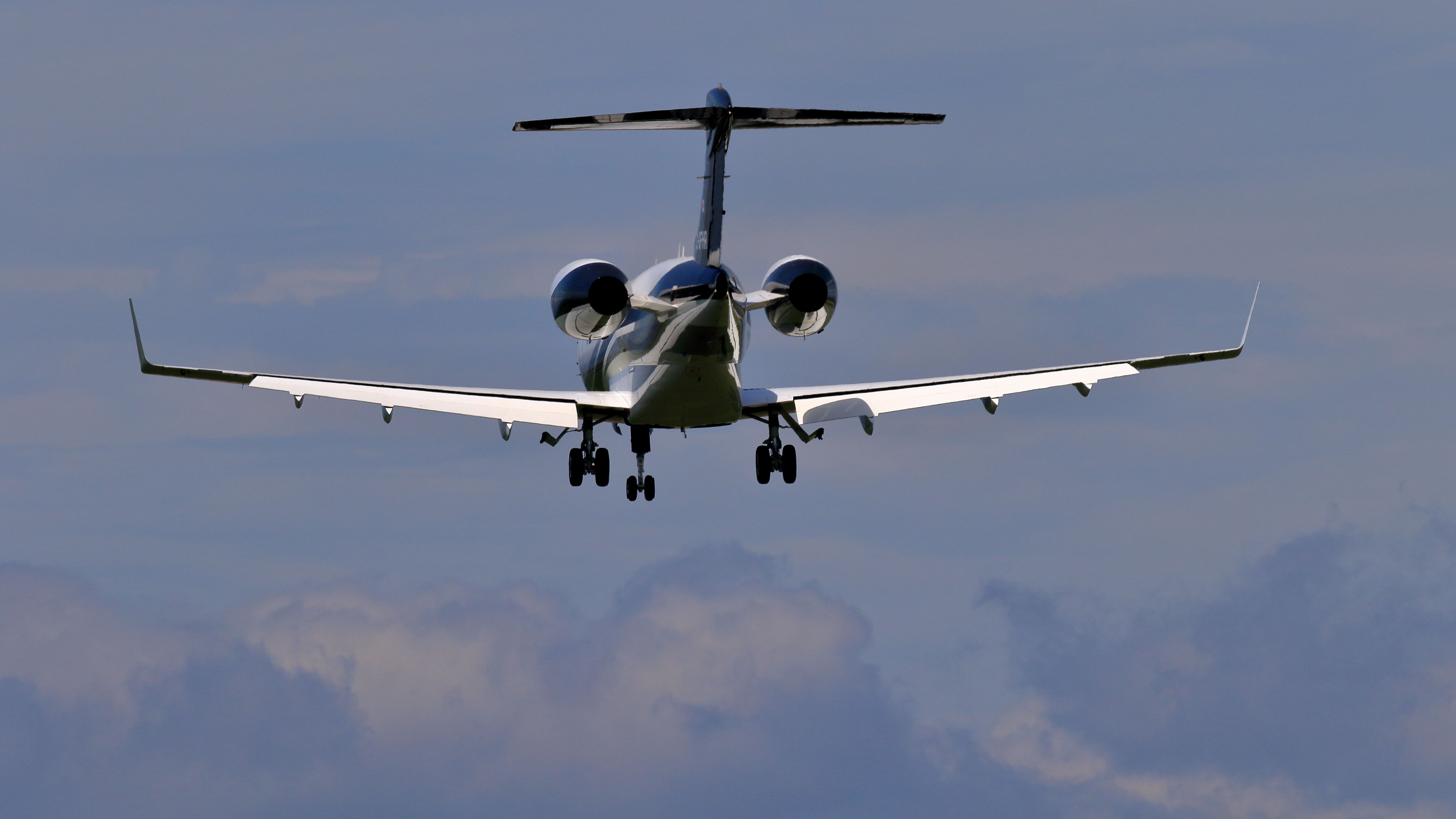 PEREGRINE PJ-3 Falcon (C-GFHR) - Fairmont Aviation servicesbr /Bombardier BD-100 Challenger 300br /August.01.2015 Hakodate Airport [HKD/RJCH] JAPAN