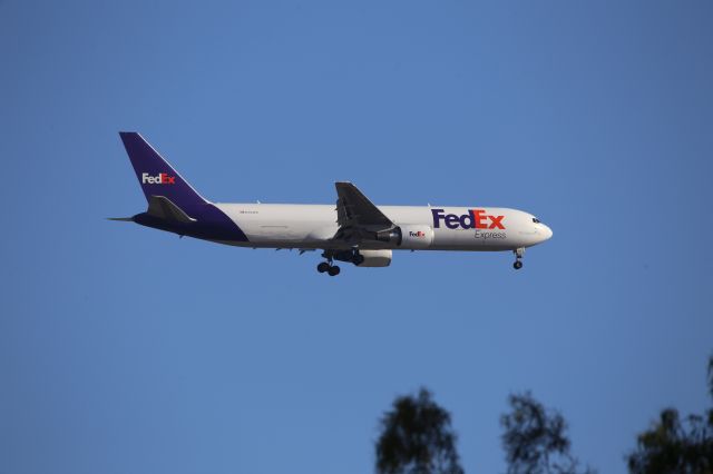 BOEING 767-300 (N134FE)