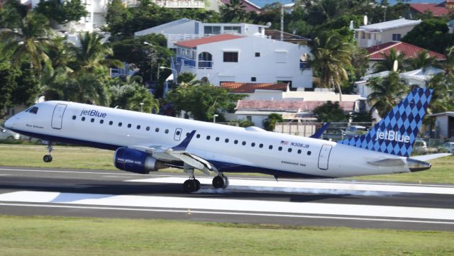 Embraer ERJ-190 (N306JB)