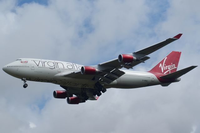 Boeing 747-400 (G-VROC) - Virgin Atlantic B747-41R cn32746