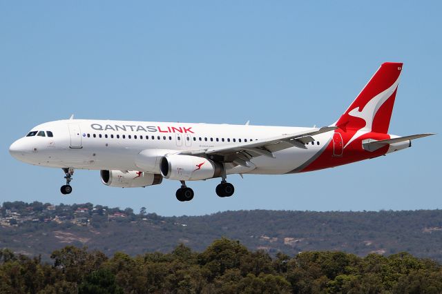 Airbus A320 (VH-JQX)