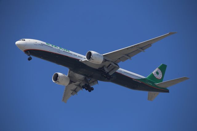 BOEING 777-300ER (B-16726)