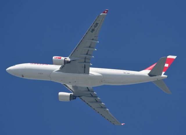 Airbus A330-200 (HB-IQR)