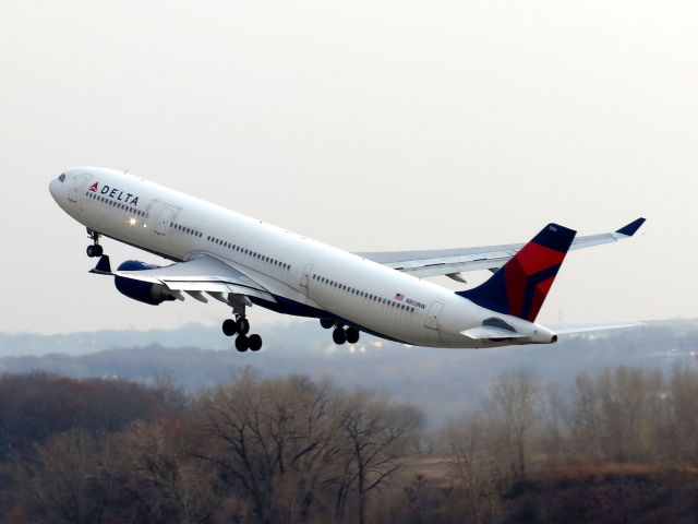 Airbus A330-300 (N803NW)