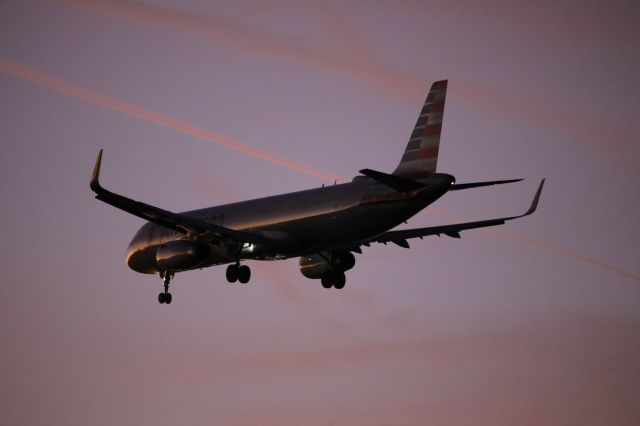 Airbus A321 (N989AU)