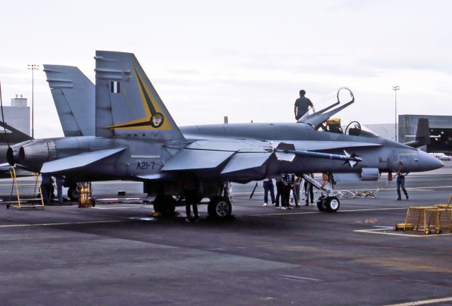A217 — - AUSTRALIA - AIR FORCE - MCDONELL DOUGLAS F/A-18A HORNET - REG A21-7 (CN 0292/AF007) - EDINBURGH RAAF BASE ADELAIDE SA. AUSTRALIA - YPED (16/11/1986)