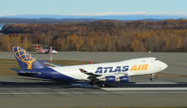 Boeing 747-400 (N477MC)