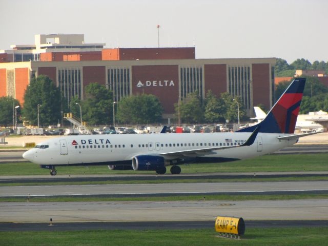 Boeing 737-800 (N398DA)