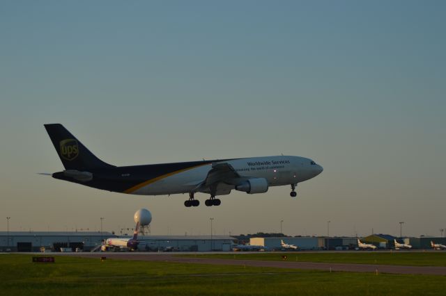 Airbus A300F4-600 (N131UP) - 6-9-2012