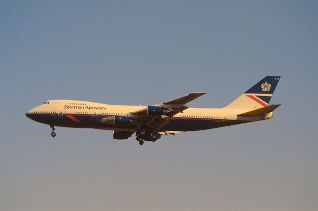 Boeing 747-200 (G-BDXE) - Final Approach to Narita Intl Airport Rwy34 on 1989/02/05