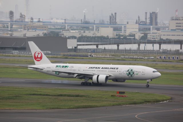 Boeing 777-200 (JA8984)