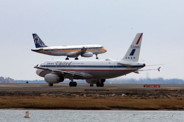 Airbus A320 (N475UA)