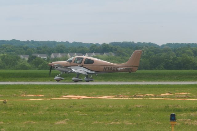 Cirrus SR-22 (N142D)