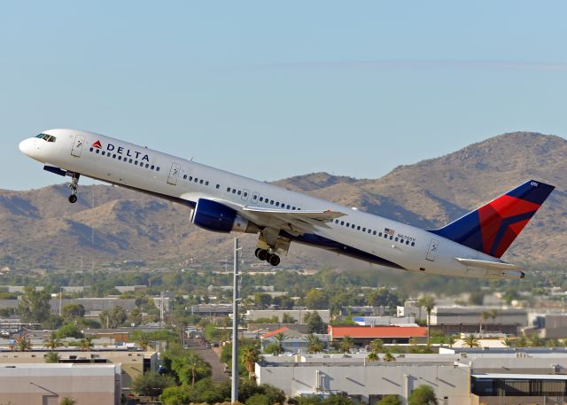 Boeing 757-200 (N6705Y)