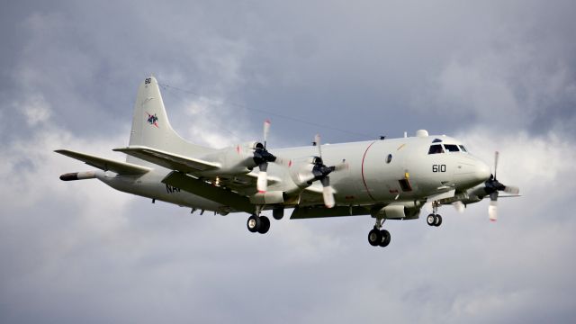 Lockheed P-3 Orion (16-0610) - A USN P-3C Orion (Code: 610 / Ser#160610 / cn 5659) on final to Rwy 16R for a touch / go on 11.6.18.  The aircraft is attached to VQ-1 based at NAS Whidbey Island, WA.