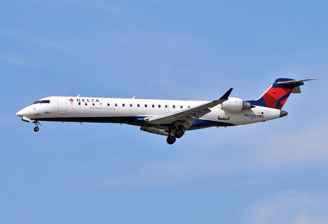 Canadair Regional Jet CRJ-700 (N603QX)