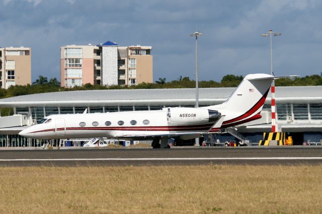 Gulfstream Aerospace Gulfstream IV (N550GN) - Taxiing to depart rwy 10 on 29-Dec-12 heading for KPIT.