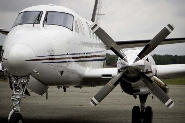 Beechcraft King Air 100 (N222LP)