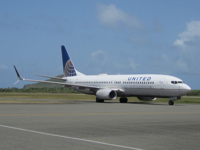 Boeing 737-800 (N37298)