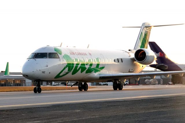 Canadair Regional Jet CRJ-200 (C-FDJA)