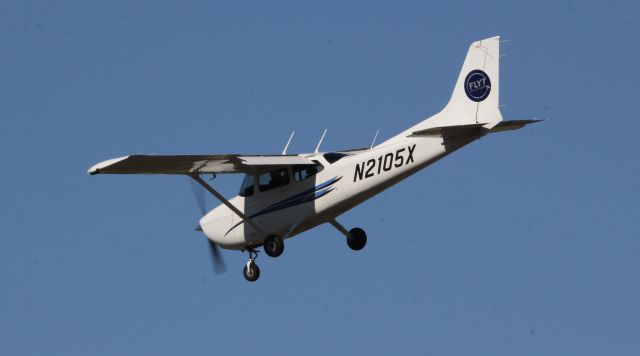 Cessna Skyhawk (N2105X) - Cessna 172 Skyhawk on final for runway 31. Falcon Field-Peachtree City, Ga.