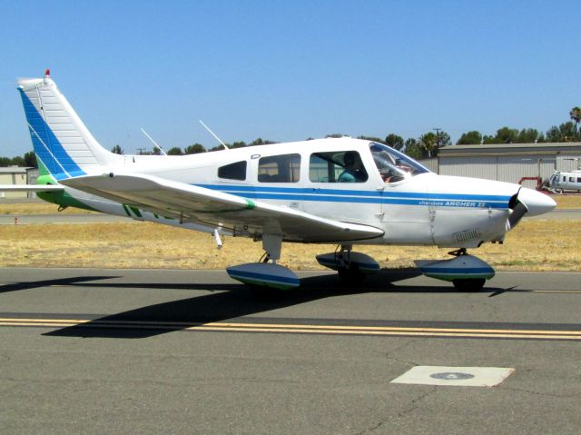 Piper Cherokee (N4360F) - Taxiing to ramp