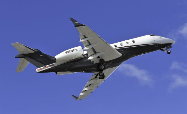 Bombardier Challenger 300 (N553FX)