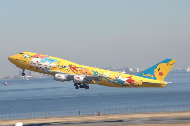 Boeing 747-400 (BON8957) - Departure at Haneda Intl Airport R/W34R on 2009/1/25 Pokemon c/s