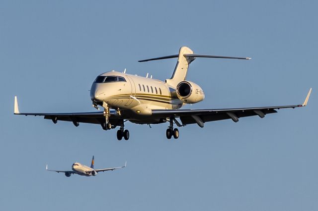 Bombardier Challenger 300 (OE-HDI)