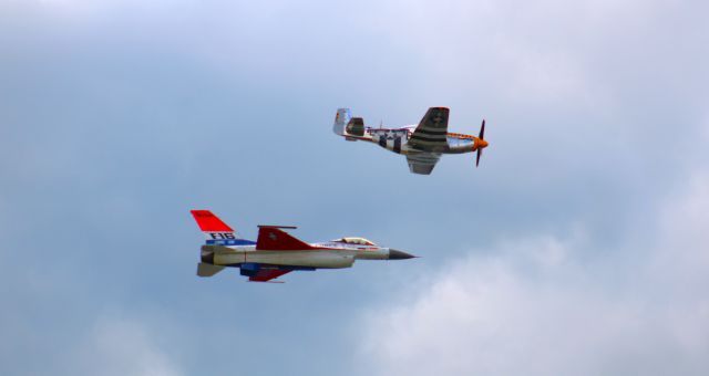 North American P-51 Mustang (N51HY)