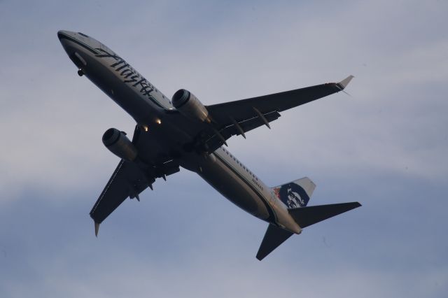Boeing 737-800 (N564AS)