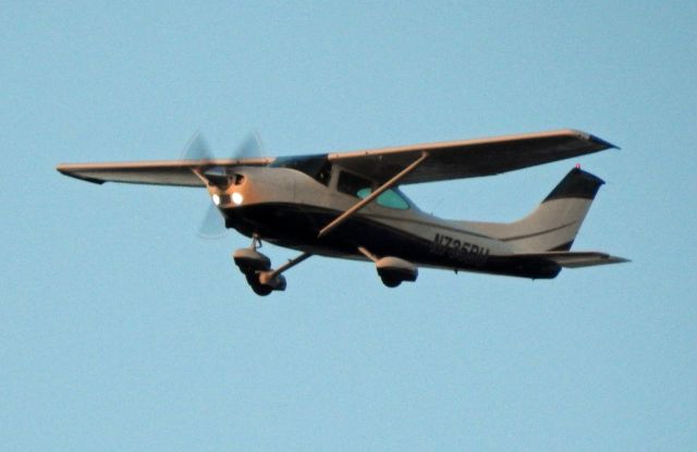Cessna Skylane (N735BU)