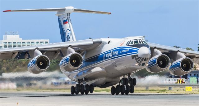 Ilyushin Il-76 (RA-76952) - Volga-Dnepr Ilyushin Il-76 registration RA-76952 seen departing St Maarten for the very last time to Gander as Volga VDA3195.