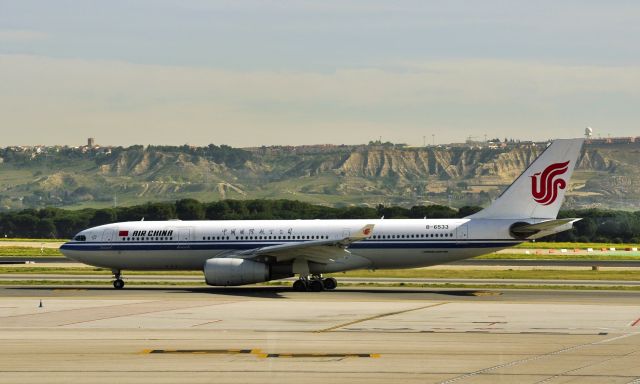 Airbus A330-200 (B-6533) - Air China Airbus A330-243 B-6533 in Madrid 